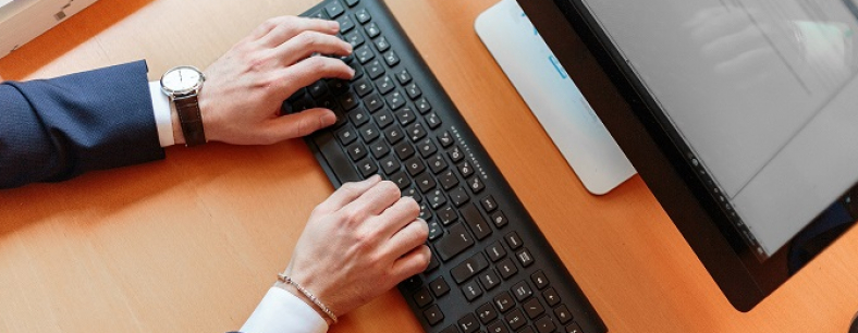 Arbeiten-am-PC.jpg