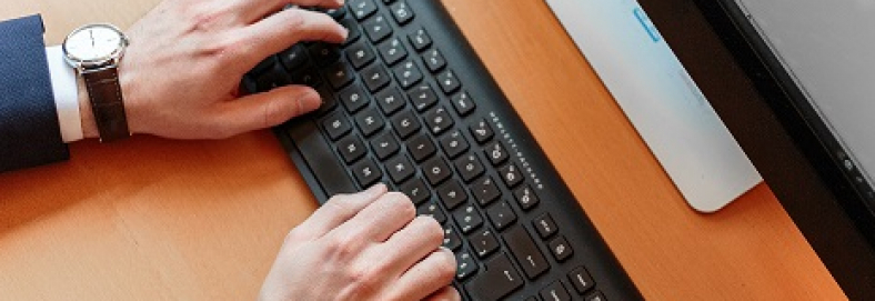Arbeiten-am-PC.jpg